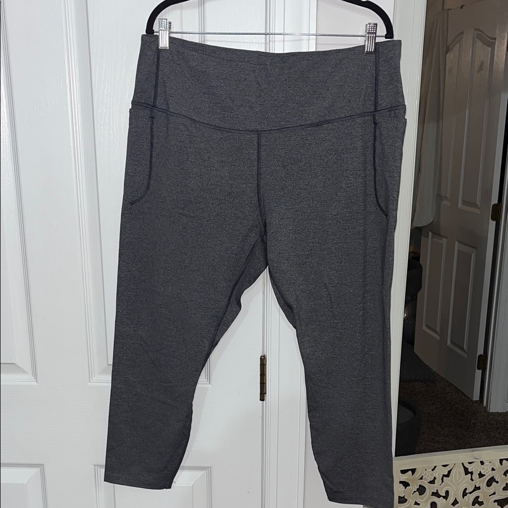 Under Armour blue/gray capri leggings Size 2X